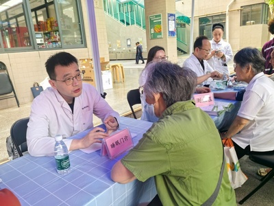校醫(yī)院與南京鼓樓醫(yī)院共建義診活動(dòng)圓滿舉行，共筑校園健康防線